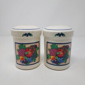 12.Eileen Rosenfeld Ceramic Farmhouse Vegetable Fruit Design Salt Pepper Shakers